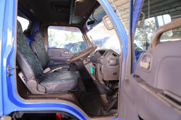 แก้วอนงค์กลการ (คุณ ป้อม ) รถสวย สภาพดี Isuzu NPR71LY52Y กระบะมีคอก