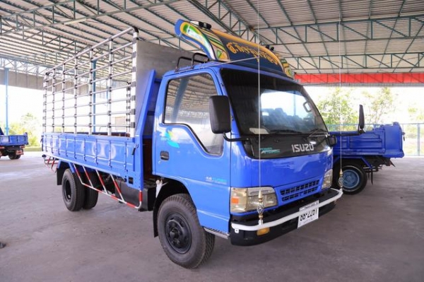 แก้วอนงค์กลการ (คุณ ป้อม ) รถสวย สภาพดี Isuzu NPR71LY52Y กระบะมีคอก