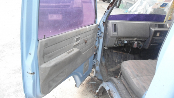 หัวอึซูซุ  NKR 110 ตามสภาพครับ หัวยกใด้ มีผุบ้างตามสภาพนะครับ