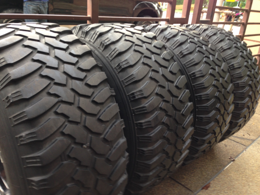 ล้อกระทะผ่า15 พร้อมยาง Mud 33 12.5 ดอกเยอะ ราคาไม่แพง