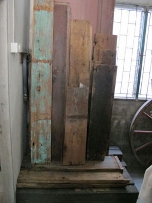 ขายไม้สักเก่าไม้พื้นหนาๆหลายขนาดสั้นยาวและไม้แดงเป็นท่อนๆ ขายไม้สักเก่าไม้พื้นหนาๆหลายขนาดสั้นยาวและไม้แดงเป็นท่อนๆ