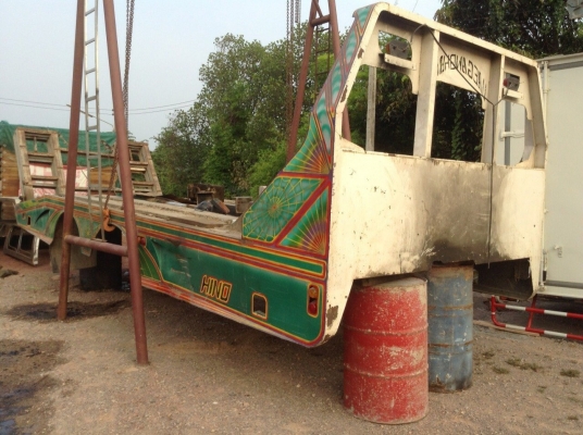 กะบะเทนเลอร์ ขึ้นรถเกี่ยวข้าว ถอดลงจากHINO สิงห์ไฮเทค หางไฮโดรลิค พับได้ (พร้อมอุปกรณ์ครบ) ขาย 80,000 บาท (ศุภากร 081-1903107,081-4252943)