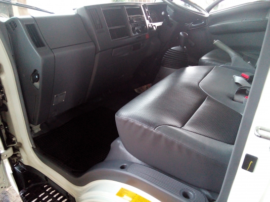 6 ล้อกลาง *ตู้ 10บาน*  *Euro.3*  ISUZU  NMR  130 แรงม้า *คอมมอนเรว*  รถสวยจริง+พร้อมใช้งาน* รถห้างแท้ * มีเล่มพร้อมโอน*