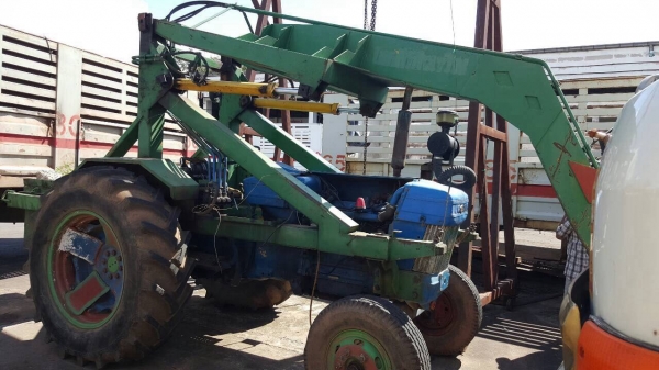 ขายรถไถ FORD 5500 เครื่อง T6 ติดคีบอ้อย เอกสารเล่มทะเบียนครบ รถพร้อมใช้ ราคาคุยกันได้ครับ