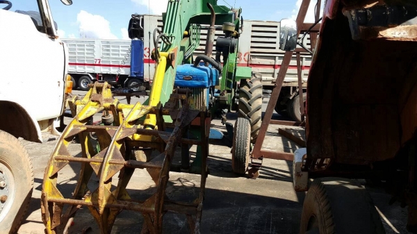 ขายรถไถ FORD 5500 เครื่อง T6 ติดคีบอ้อย เอกสารเล่มทะเบียนครบ รถพร้อมใช้ ราคาคุยกันได้ครับ ขายรถไถ FORD 5500 เครื่อง T6 ติดคีบอ้อย เอกสารเล่มทะเบียนครบ รถพร้อมใช้ ราคาคุยกันได้ครับ