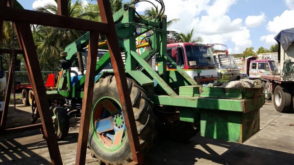 ขายรถไถ FORD 5500 เครื่อง T6 ติดคีบอ้อย เอกสารเล่มทะเบียนครบ รถพร้อมใช้ ราคาคุยกันได้ครับ ขายรถไถ FORD 5500 เครื่อง T6 ติดคีบอ้อย เอกสารเล่มทะเบียนครบ รถพร้อมใช้ ราคาคุยกันได้ครับ