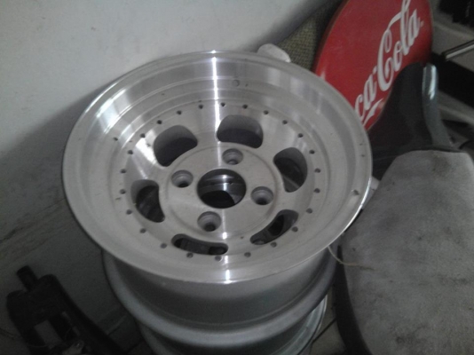 ต้องการขายล้อขอบ 13 กว้าง 7 นิ้ว ET-15 ขนาด PCD 4 รู 114