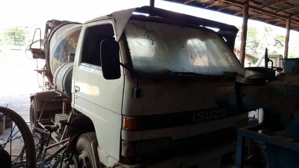 ขาย รถโม่ปูน 2.5 คิว ISUZU NRR เครื่อง 6HE1 195 แรงม้า รถใช้งานได้ปกติ พวงมาลัยพาวเวอร์ เอกสารใบอินวอยซ์ ราคาต่อรองได้