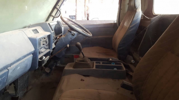 ขาย รถโม่ปูน 2.5 คิว ISUZU NRR เครื่อง 6HE1 195 แรงม้า รถใช้งานได้ปกติ พวงมาลัยพาวเวอร์ เอกสารใบอินวอยซ์ ราคาต่อรองได้