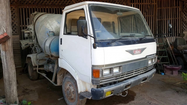 ขาย รถโม่ปูน 2.5 คิว HINO เครื่อง HO7C 180 แรงม้า เกียร์ HO พวงมาลัยพาวเวอร์ รถใช้งานอยู่ประจำ เอกสารใบอินวอยซ์ ราคาต่อรองได้ ขาย รถโม่ปูน 2.5 คิว HINO เครื่อง HO7C 180 แรงม้า เกียร์ HO พวงมาลัยพาวเวอร์ รถใช้งานอยู่ประจำ เอกสารใบอินวอยซ์ ราคาต่อรองได้