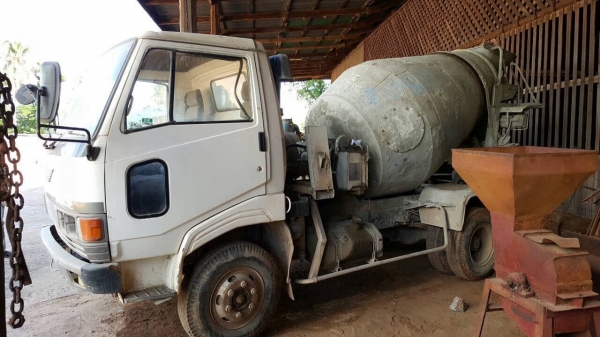 ขาย รถโม่ปูน 2.5 คิว HINO เครื่อง HO7C 180 แรงม้า เกียร์ HO พวงมาลัยพาวเวอร์ รถใช้งานอยู่ประจำ เอกสารใบอินวอยซ์ ราคาต่อรองได้ ขาย รถโม่ปูน 2.5 คิว HINO เครื่อง HO7C 180 แรงม้า เกียร์ HO พวงมาลัยพาวเวอร์ รถใช้งานอยู่ประจำ เอกสารใบอินวอยซ์ ราคาต่อรองได้