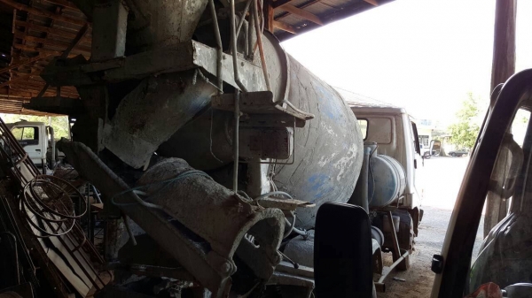 ขาย รถโม่ปูน 2.5 คิว HINO เครื่อง HO7C 180 แรงม้า เกียร์ HO พวงมาลัยพาวเวอร์ รถใช้งานอยู่ประจำ เอกสารใบอินวอยซ์ ราคาต่อรองได้ ขาย รถโม่ปูน 2.5 คิว HINO เครื่อง HO7C 180 แรงม้า เกียร์ HO พวงมาลัยพาวเวอร์ รถใช้งานอยู่ประจำ เอกสารใบอินวอยซ์ ราคาต่อรองได้