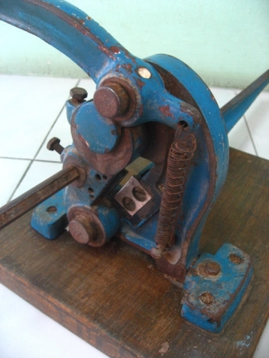 เครื่องมือตัดเหล็กงานเก่า สำหรับเหล็กแพ่นบางๆ