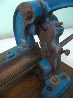 เครื่องมือตัดเหล็กงานเก่า สำหรับเหล็กแพ่นบางๆ