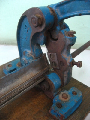 เครื่องมือตัดเหล็กงานเก่า สำหรับเหล็กแพ่นบางๆ