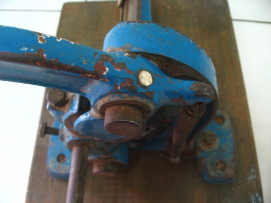 เครื่องมือตัดเหล็กงานเก่า สำหรับเหล็กแพ่นบางๆ