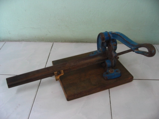 เครื่องมือตัดเหล็กงานเก่า สำหรับเหล็กแพ่นบางๆ