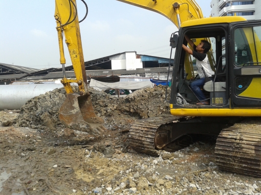 ขาย  komtszu  Pc 130-6