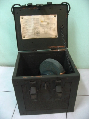 หินเจียรมือหมุนโบราณ สภาพ NOS ยี่ห้อ IXION