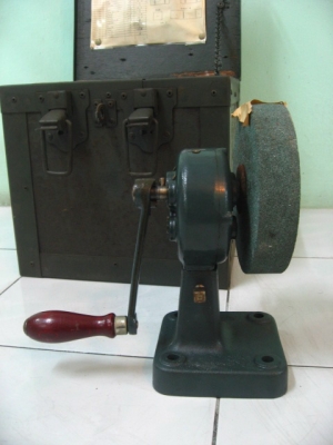 หินเจียรมือหมุนโบราณ สภาพ NOS ยี่ห้อ IXION