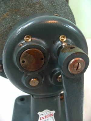 หินเจียรมือหมุนโบราณ สภาพ NOS ยี่ห้อ IXION