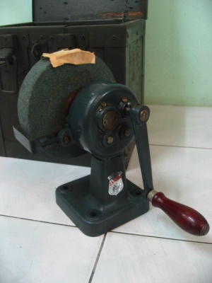 หินเจียรมือหมุนโบราณ สภาพ NOS ยี่ห้อ IXION