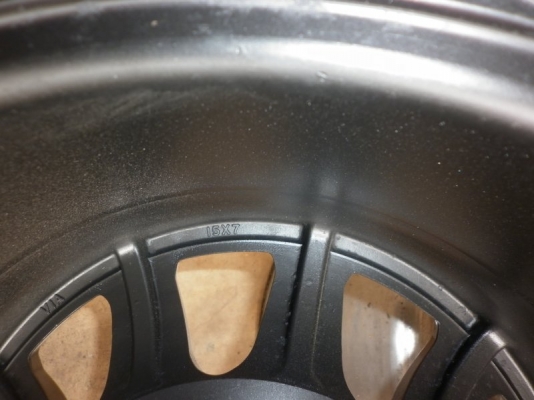 ต้องการขายล้อ 6 รู ขอบ15นิ้ว กว้าง7นิ้ว เเละ 8นิ้วครึ่ง