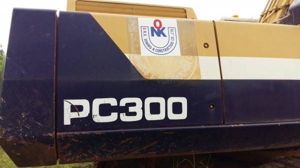 ขายรถแบคโฮKOMATSU.PC300-5มีลายหัวแหยกมีเลมทะเบืยน