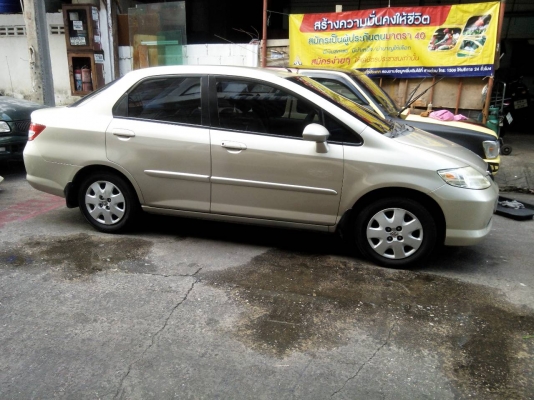 Honda City ปี 2003 รถบ้านเดิมๆ เครื่อง 1500 เกียร์ออโต้ สภาพดี สีสวย เครื่องดี แอร์เย็น เช็คศูนย์ตลอด ไม่เคยดมแก๊ส เอกสารครับพร้อมโอน สนใจคุยกันครับ