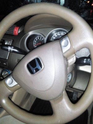 Honda City ปี 2003 รถบ้านเดิมๆ เครื่อง 1500 เกียร์ออโต้ สภาพดี สีสวย เครื่องดี แอร์เย็น เช็คศูนย์ตลอด ไม่เคยดมแก๊ส เอกสารครับพร้อมโอน สนใจคุยกันครับ