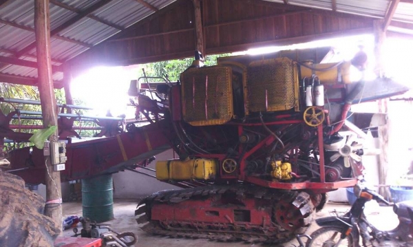 ขายรถเกี่ยวข้าวไทยเจริญเครื่องอีซูซุ210 6HH1 โซ่ใหม่ช่วงล่างใหม่ เช็คกำลังลงเกี่ยวข้าว ดูรถหน้างานได้เลย เครื่องดี ปั๊มใหญ่