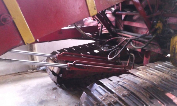 ขายรถเกี่ยวข้าวไทยเจริญเครื่องอีซูซุ210 6HH1 โซ่ใหม่ช่วงล่างใหม่ เช็คกำลังลงเกี่ยวข้าว ดูรถหน้างานได้เลย เครื่องดี ปั๊มใหญ่