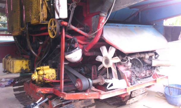 ขายรถเกี่ยวข้าวไทยเจริญเครื่องอีซูซุ210 6HH1 โซ่ใหม่ช่วงล่างใหม่ เช็คกำลังลงเกี่ยวข้าว ดูรถหน้างานได้เลย เครื่องดี ปั๊มใหญ่