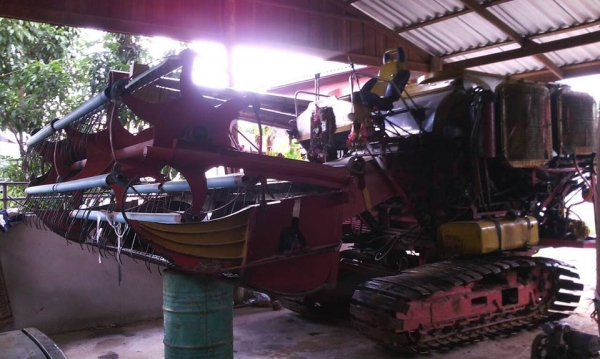 ขายรถเกี่ยวข้าวไทยเจริญเครื่องอีซูซุ210 6HH1 โซ่ใหม่ช่วงล่างใหม่ เช็คกำลังลงเกี่ยวข้าว ดูรถหน้างานได้เลย เครื่องดี ปั๊มใหญ่