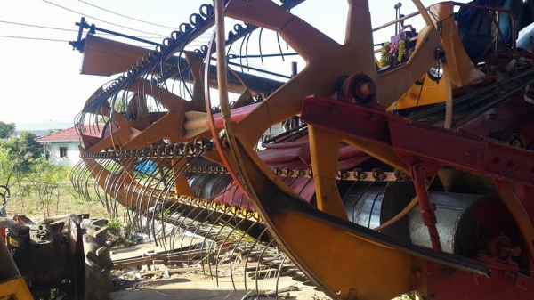 ขายรถเกี่ยวข้าวศักดิ์พัฒนา230โบว์ อัดโซ่ใหม่ เช็คพร้อมลงงาน ตัวเดิน10 ปั๊ม22 พร้อมดูรถหน้างาน