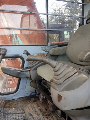 ็รถแบคโฮ HITACHI EX120-2 ราคา 950,000 บาท