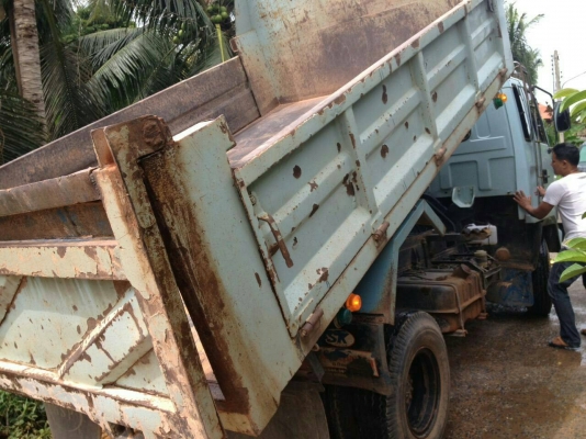 ขายรถบรรทุก 6 ล้อดัมพ์ ISUZU FRR 195 แรงม้า รถประกอบ ยาง 8.25 ราคา 650000