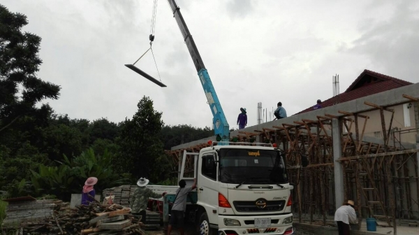 ขายรถบรรทุก 6 ล้อติดเครน HINO FC4J 165 แรงม้าปี 2548 ติดเครน TONADO 3.6 ตัน 5 ปลอก 4 ชัก ไมล์ 141187 กม.ราคา 950000