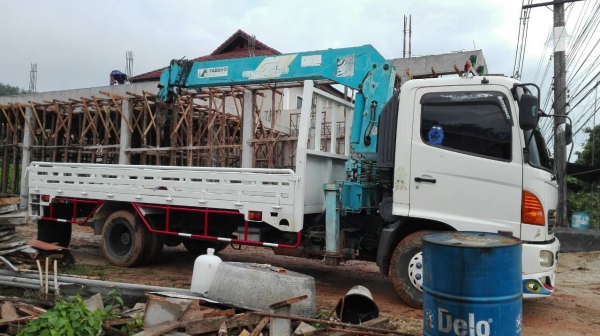 ขายรถบรรทุก 6 ล้อติดเครน HINO FC4J 165 แรงม้าปี 2548 ติดเครน TONADO 3.6 ตัน 5 ปลอก 4 ชัก ไมล์ 141187 กม.ราคา 950000