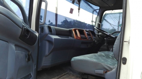 ขายรถบรรทุก 6 ล้อติดเครน HINO FC4J 165 แรงม้าปี 2548 ติดเครน TONADO 3.6 ตัน 5 ปลอก 4 ชัก ไมล์ 141187 กม.ราคา 950000