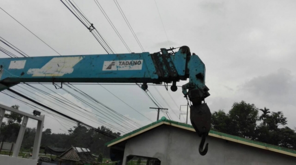 ขายรถบรรทุก 6 ล้อติดเครน HINO FC4J 165 แรงม้าปี 2548 ติดเครน TONADO 3.6 ตัน 5 ปลอก 4 ชัก ไมล์ 141187 กม.ราคา 950000