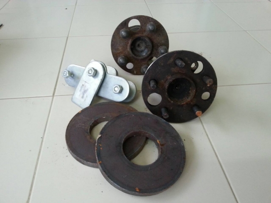 ดุมล้อหน้า  โตโยต้า  สำหรับทำเทเลอร์ สภาพดีมาก