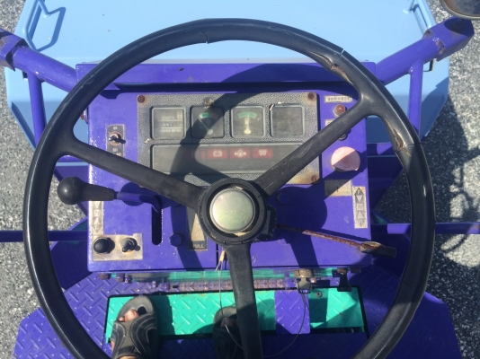 ขายรถบดKomatsuรุ่นJV25CW-2 หน้าเหล็กหลังยาง4เส้น นำเข้าญี่ปุ่น ไม่เคยใช้งานในไทยมีเอกสารพร้อมจดทะเบียน เอวอ่อน หนัก2.5ตันบดอัดสั่นสเทือนได้ สภาพดีพร้อมใช้งาน