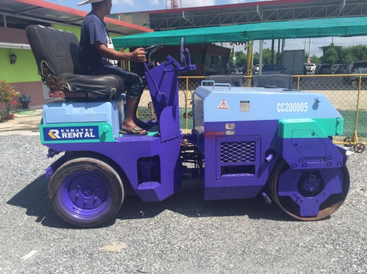 ขายรถบดKomatsuรุ่นJV25CW-2 หน้าเหล็กหลังยาง4เส้น นำเข้าญี่ปุ่น ไม่เคยใช้งานในไทยมีเอกสารพร้อมจดทะเบียน เอวอ่อน หนัก2.5ตันบดอัดสั่นสเทือนได้ สภาพดีพร้อมใช้งาน