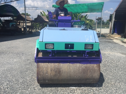 ขายรถบดKomatsuรุ่นJV25CW-2 หน้าเหล็กหลังยาง4เส้น นำเข้าญี่ปุ่น ไม่เคยใช้งานในไทยมีเอกสารพร้อมจดทะเบียน เอวอ่อน หนัก2.5ตันบดอัดสั่นสเทือนได้ สภาพดีพร้อมใช้งาน