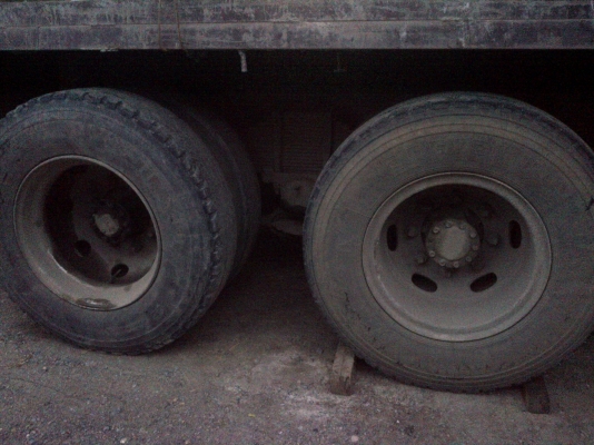 ขายรถสิบล้อเพลาเดียวHINO 165 แรง เครื่อง EH700  ยาว 6 เมตร ราคา 370000 บาท ไฟแนนท์จัด 300000 บาทโทร 0906208746