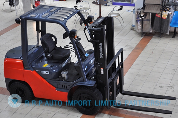 ขายรถโฟล์คลิฟท์มือสอง TOYOTA รุ่น 8FG30-11283 ราคา 435,000 บาท นำเข้าจากประเทศญี่ปุ่น 100\% ไม่เคยใช้งานในไทย