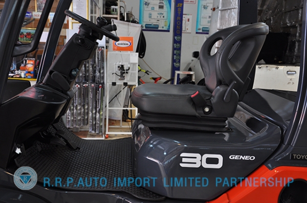 ขายรถโฟล์คลิฟท์มือสอง TOYOTA รุ่น 8FD30-31829 ราคา 590,000 บาท นำเข้าจากประเทศญี่ปุ่น 100\% ไม่เคยใช้งานในไทย