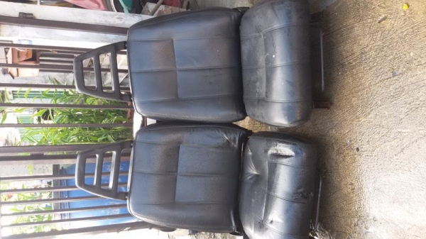 เบาะหนังคู่หน้า 2 ตัว สภาพสมบูรณ์ตามรูป