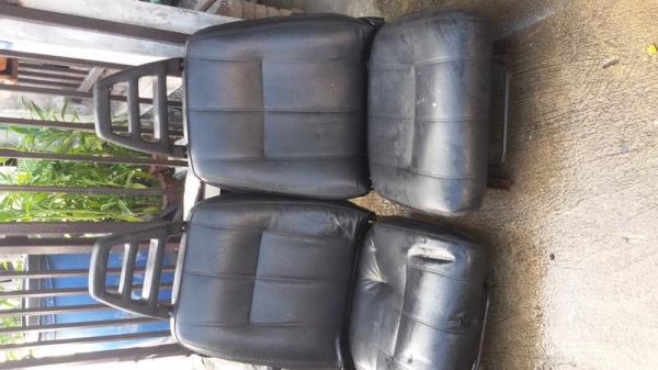 เบาะหนังคู่หน้า 2 ตัว สภาพสมบูรณ์ตามรูป